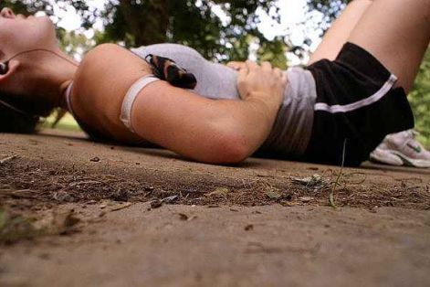 runner-with-side-stitch-onground-main_full.jpg